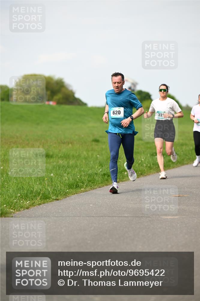 10.05.2026 - 8. Wedeler Halbmarathon Dr. Thomas Lammeyer http://msf.ph/oto/9695422 10.05.2026 11:21:24 Laufen 620 meine-sportfotos.de