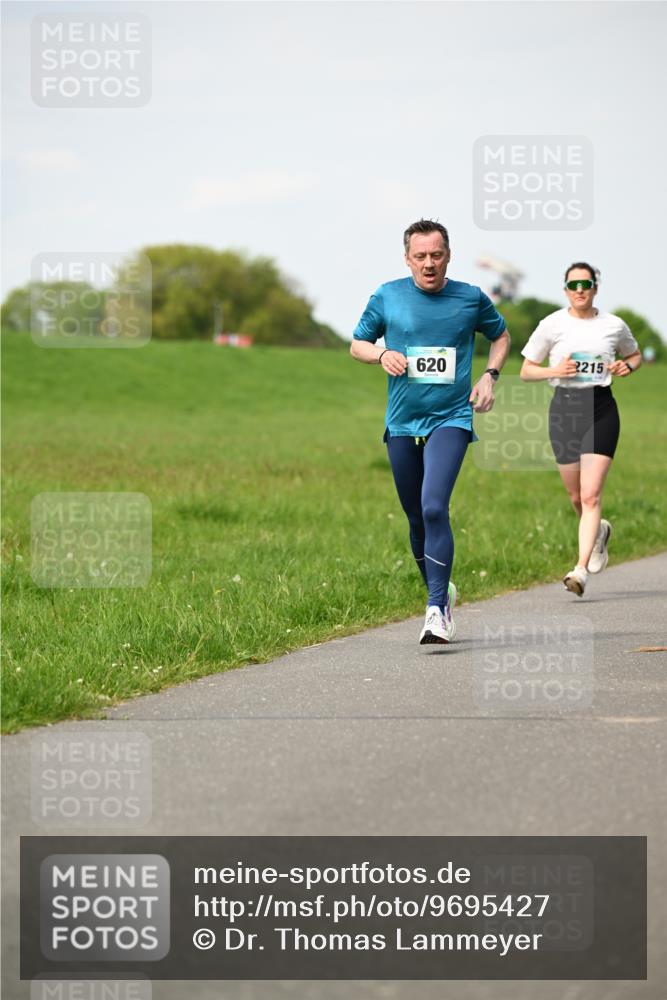 10.05.2026 - 8. Wedeler Halbmarathon Dr. Thomas Lammeyer http://msf.ph/oto/9695427 10.05.2026 11:21:24 Laufen 620, 2215 meine-sportfotos.de