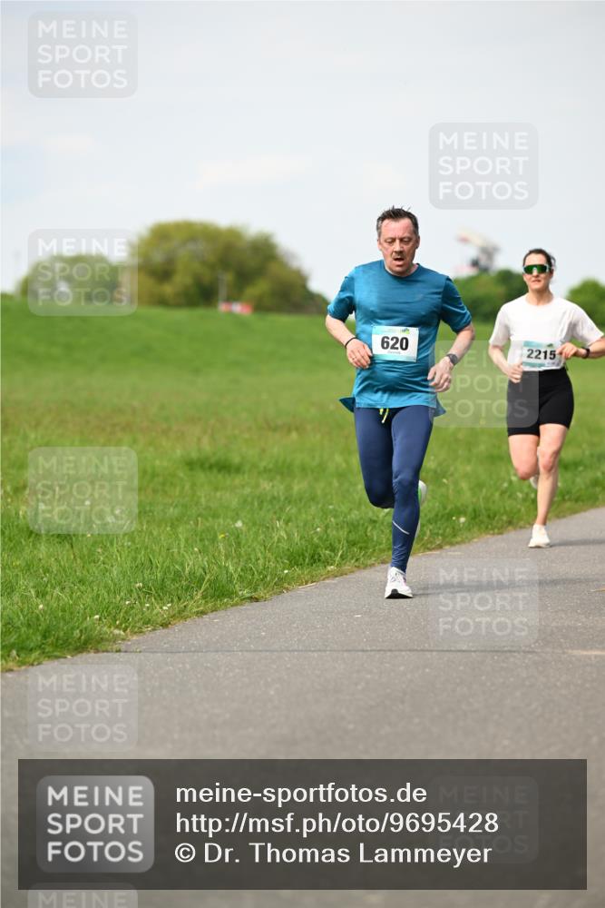 10.05.2026 - 8. Wedeler Halbmarathon Dr. Thomas Lammeyer http://msf.ph/oto/9695428 10.05.2026 11:21:24 Laufen 620, 2215 meine-sportfotos.de