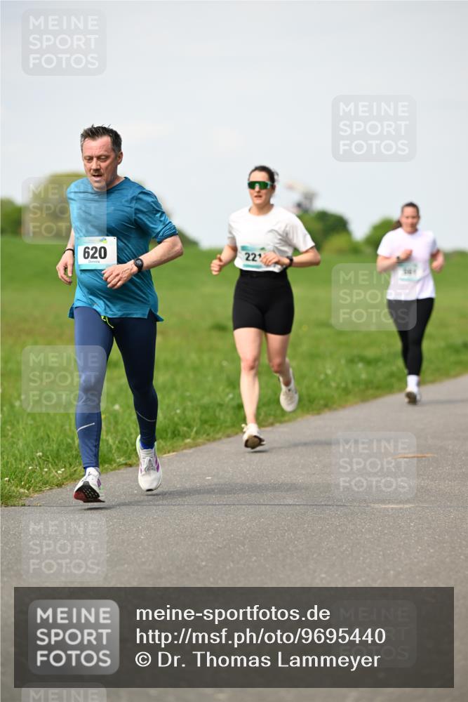 10.05.2026 - 8. Wedeler Halbmarathon Dr. Thomas Lammeyer http://msf.ph/oto/9695440 10.05.2026 11:21:25 Laufen 620 meine-sportfotos.de