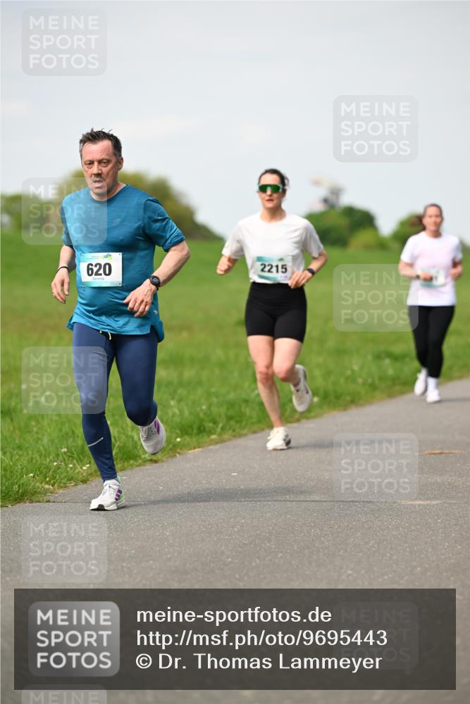 10.05.2026 - 8. Wedeler Halbmarathon Dr. Thomas Lammeyer http://msf.ph/oto/9695443 10.05.2026 11:21:25 Laufen 620, 2215 meine-sportfotos.de