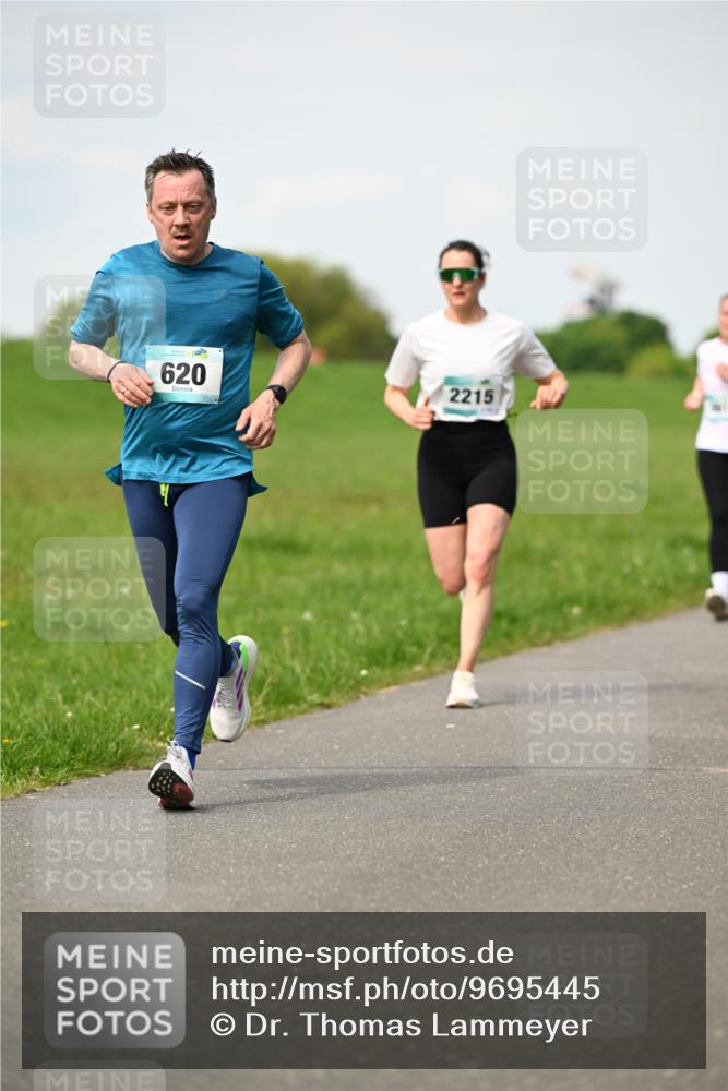 10.05.2026 - 8. Wedeler Halbmarathon Dr. Thomas Lammeyer http://msf.ph/oto/9695445 10.05.2026 11:21:25 Laufen 620, 2215 meine-sportfotos.de