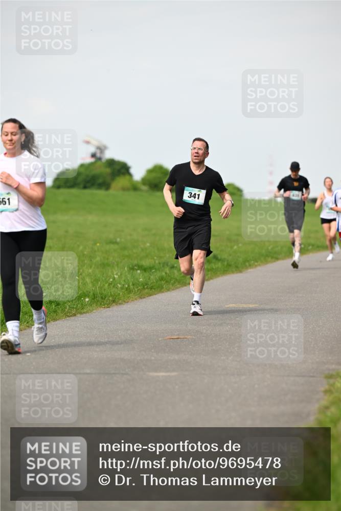 10.05.2026 - 8. Wedeler Halbmarathon Dr. Thomas Lammeyer http://msf.ph/oto/9695478 10.05.2026 11:21:28 Laufen 561, 341 meine-sportfotos.de