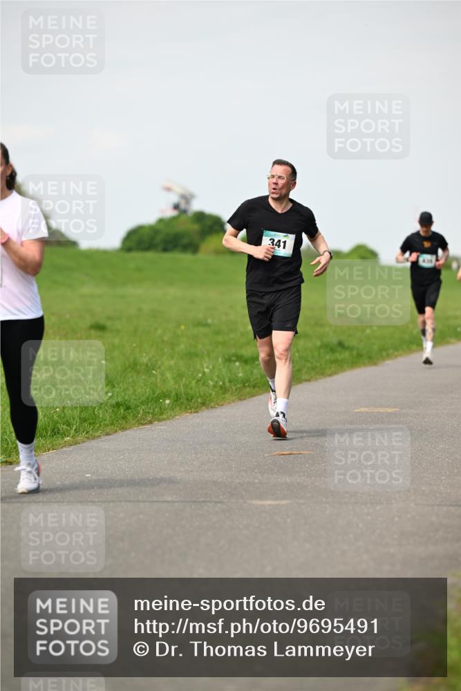 10.05.2026 - 8. Wedeler Halbmarathon Dr. Thomas Lammeyer http://msf.ph/oto/9695491 10.05.2026 11:21:29 Laufen 341 meine-sportfotos.de