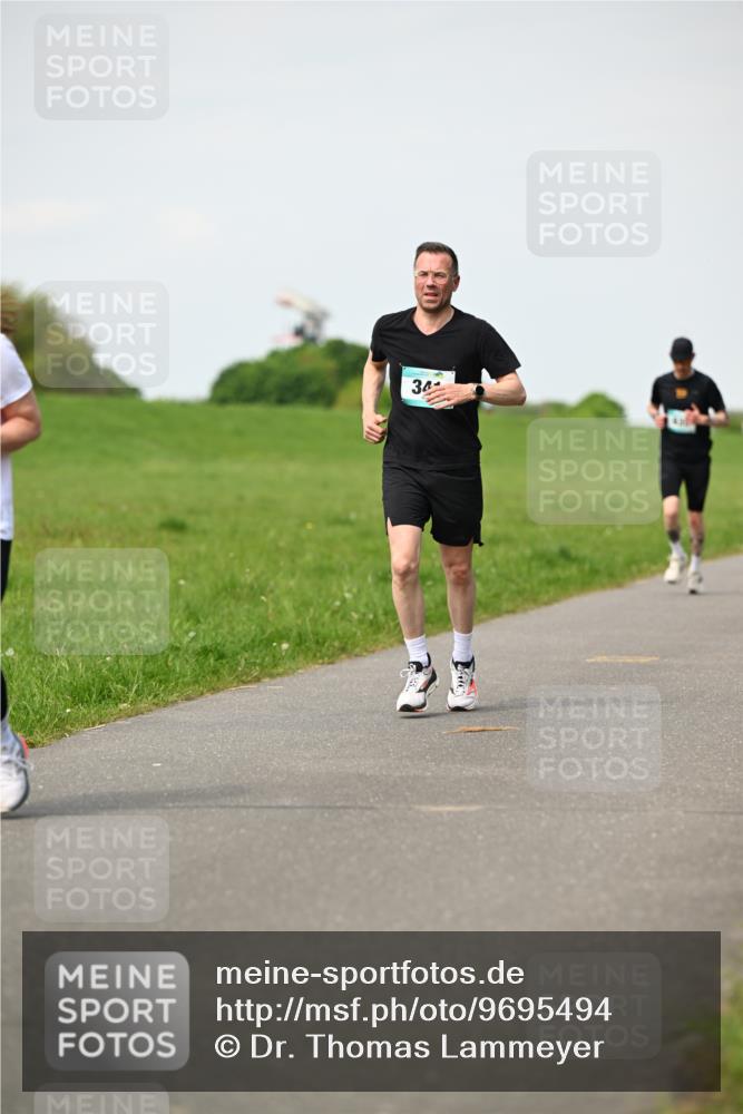 10.05.2026 - 8. Wedeler Halbmarathon Dr. Thomas Lammeyer http://msf.ph/oto/9695494 10.05.2026 11:21:29 Laufen  meine-sportfotos.de