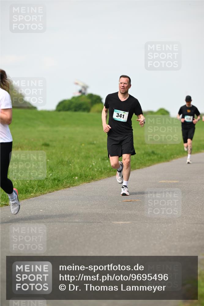 10.05.2026 - 8. Wedeler Halbmarathon Dr. Thomas Lammeyer http://msf.ph/oto/9695496 10.05.2026 11:21:29 Laufen 341 meine-sportfotos.de