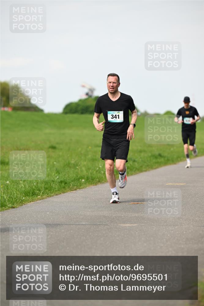 10.05.2026 - 8. Wedeler Halbmarathon Dr. Thomas Lammeyer http://msf.ph/oto/9695501 10.05.2026 11:21:30 Laufen 341 meine-sportfotos.de