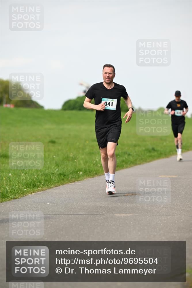 10.05.2026 - 8. Wedeler Halbmarathon Dr. Thomas Lammeyer http://msf.ph/oto/9695504 10.05.2026 11:21:30 Laufen 341 meine-sportfotos.de
