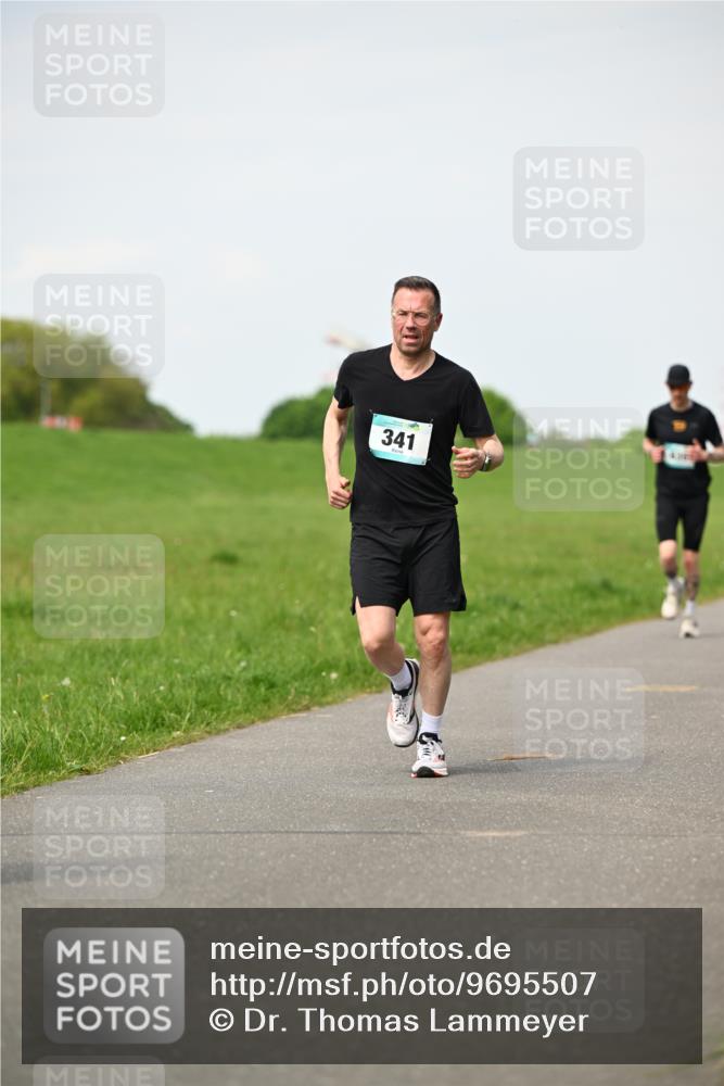 10.05.2026 - 8. Wedeler Halbmarathon Dr. Thomas Lammeyer http://msf.ph/oto/9695507 10.05.2026 11:21:30 Laufen 341 meine-sportfotos.de