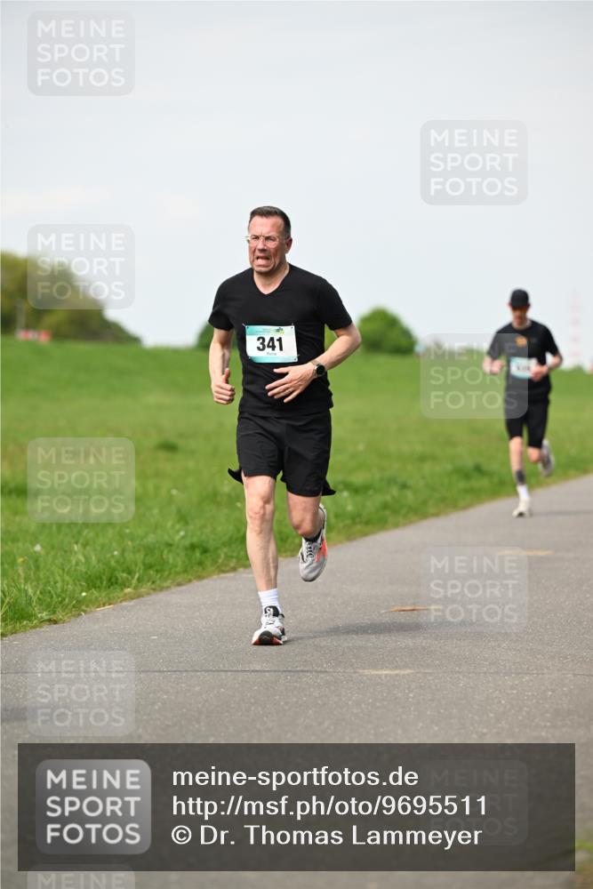 10.05.2026 - 8. Wedeler Halbmarathon Dr. Thomas Lammeyer http://msf.ph/oto/9695511 10.05.2026 11:21:30 Laufen 341 meine-sportfotos.de