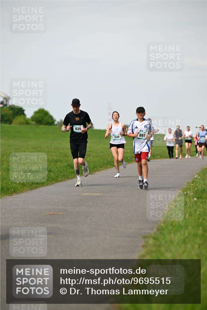 10.05.2026 - 8. Wedeler Halbmarathon Dr. Thomas Lammeyer http://msf.ph/oto/9695515 10.05.2026 11:21:31 Laufen 635, 530, 897 meine-sportfotos.de