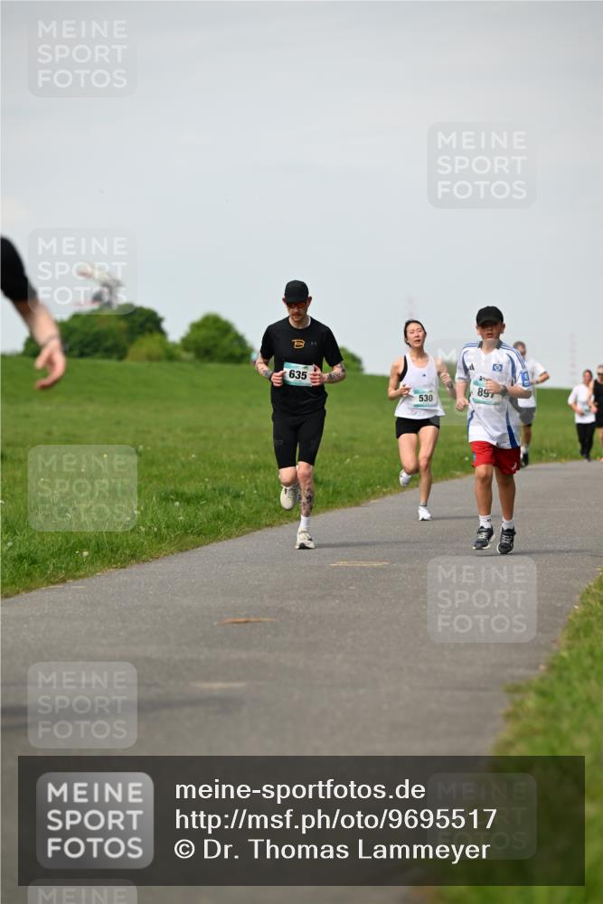 10.05.2026 - 8. Wedeler Halbmarathon Dr. Thomas Lammeyer http://msf.ph/oto/9695517 10.05.2026 11:21:31 Laufen 635, 530, 897 meine-sportfotos.de