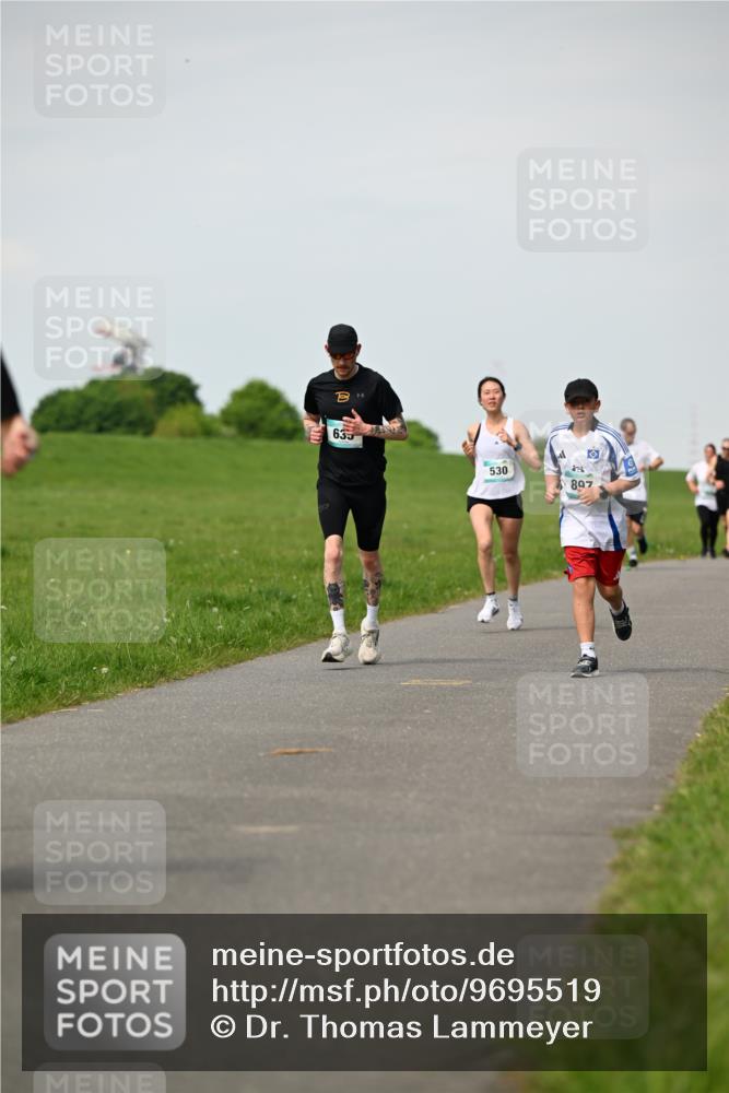 10.05.2026 - 8. Wedeler Halbmarathon Dr. Thomas Lammeyer http://msf.ph/oto/9695519 10.05.2026 11:21:31 Laufen 635, 530, 897 meine-sportfotos.de