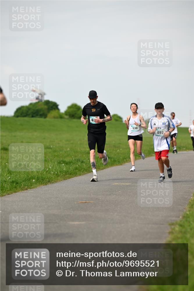10.05.2026 - 8. Wedeler Halbmarathon Dr. Thomas Lammeyer http://msf.ph/oto/9695521 10.05.2026 11:21:32 Laufen 530, 897 meine-sportfotos.de