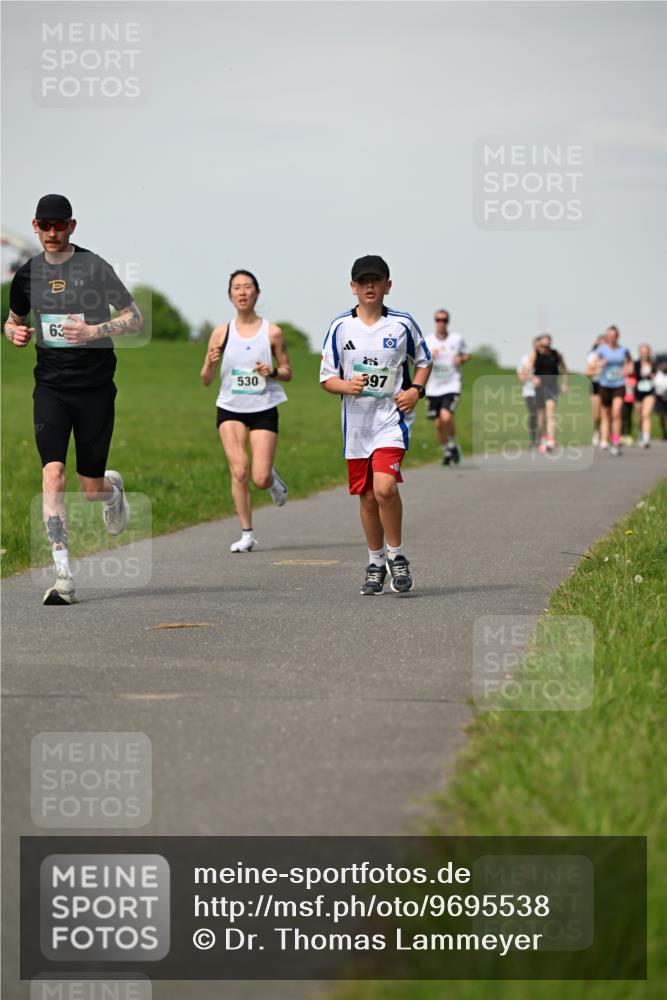 10.05.2026 - 8. Wedeler Halbmarathon Dr. Thomas Lammeyer http://msf.ph/oto/9695538 10.05.2026 11:21:33 Laufen 530, 397 meine-sportfotos.de
