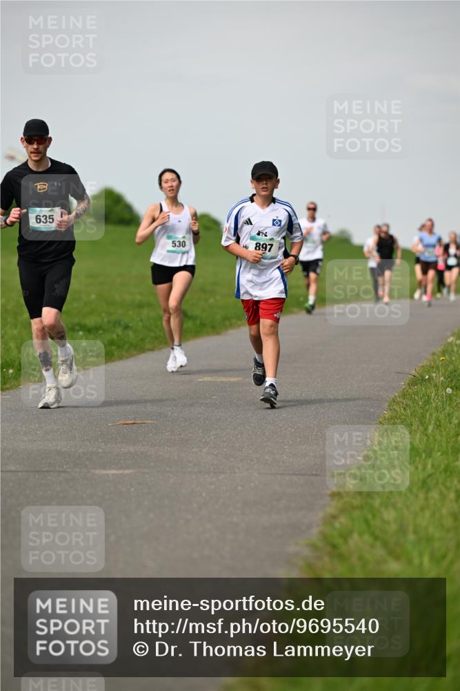 10.05.2026 - 8. Wedeler Halbmarathon Dr. Thomas Lammeyer http://msf.ph/oto/9695540 10.05.2026 11:21:33 Laufen 635, 530, 897 meine-sportfotos.de