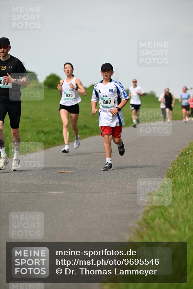 10.05.2026 - 8. Wedeler Halbmarathon Dr. Thomas Lammeyer http://msf.ph/oto/9695546 10.05.2026 11:21:34 Laufen 635, 530, 897 meine-sportfotos.de