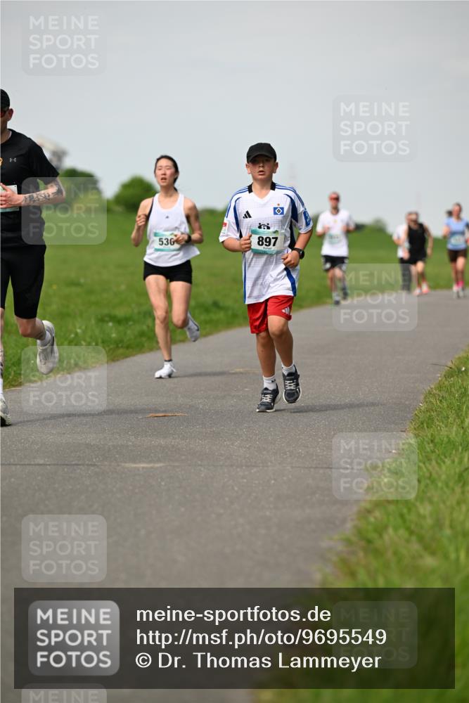 10.05.2026 - 8. Wedeler Halbmarathon Dr. Thomas Lammeyer http://msf.ph/oto/9695549 10.05.2026 11:21:34 Laufen 536, 897 meine-sportfotos.de