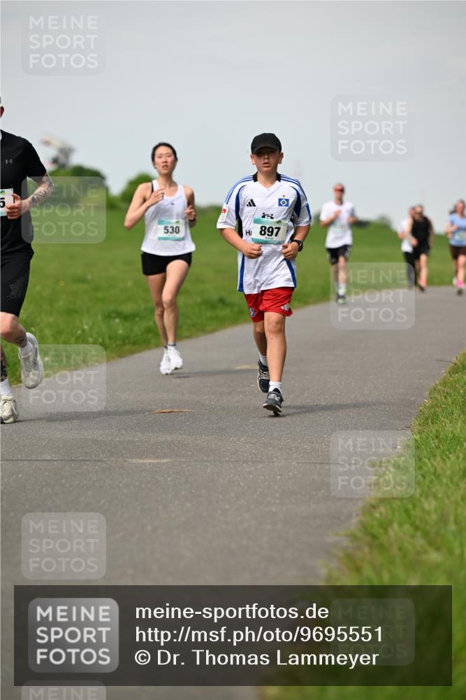 10.05.2026 - 8. Wedeler Halbmarathon Dr. Thomas Lammeyer http://msf.ph/oto/9695551 10.05.2026 11:21:34 Laufen 530, 897 meine-sportfotos.de