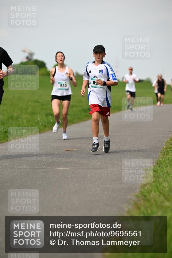10.05.2026 - 8. Wedeler Halbmarathon Dr. Thomas Lammeyer http://msf.ph/oto/9695561 10.05.2026 11:21:34 Laufen 530 meine-sportfotos.de
