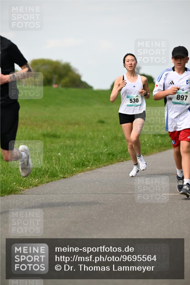 10.05.2026 - 8. Wedeler Halbmarathon Dr. Thomas Lammeyer http://msf.ph/oto/9695564 10.05.2026 11:21:35 Laufen 530, 897 meine-sportfotos.de