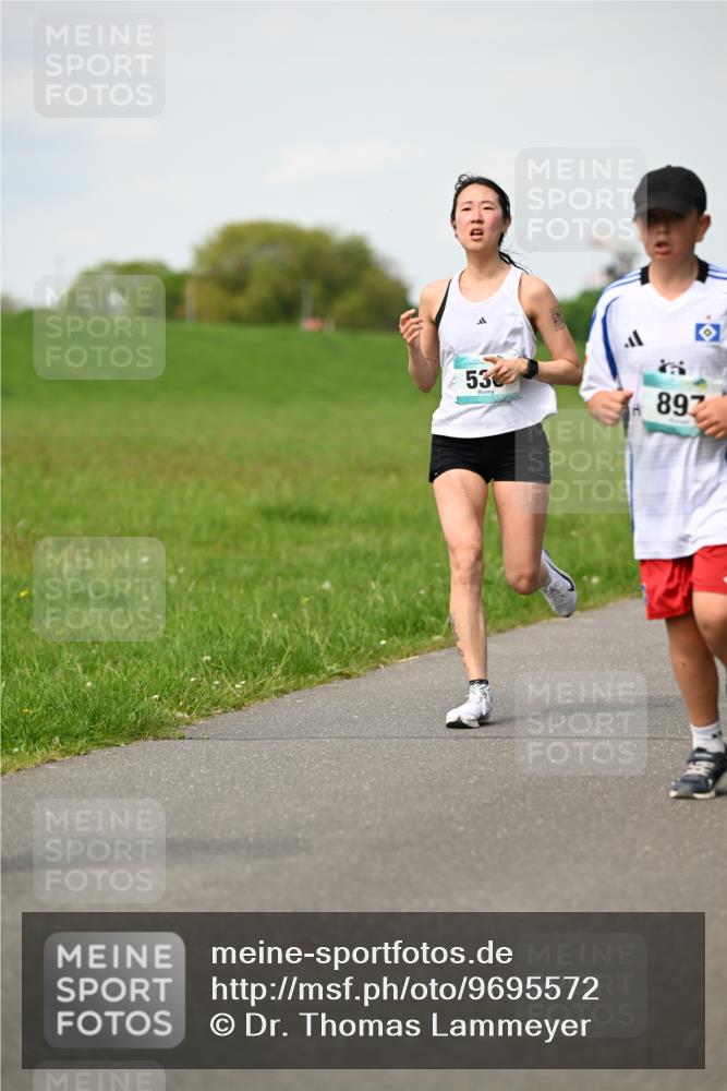 10.05.2026 - 8. Wedeler Halbmarathon Dr. Thomas Lammeyer http://msf.ph/oto/9695572 10.05.2026 11:21:36 Laufen 897 meine-sportfotos.de