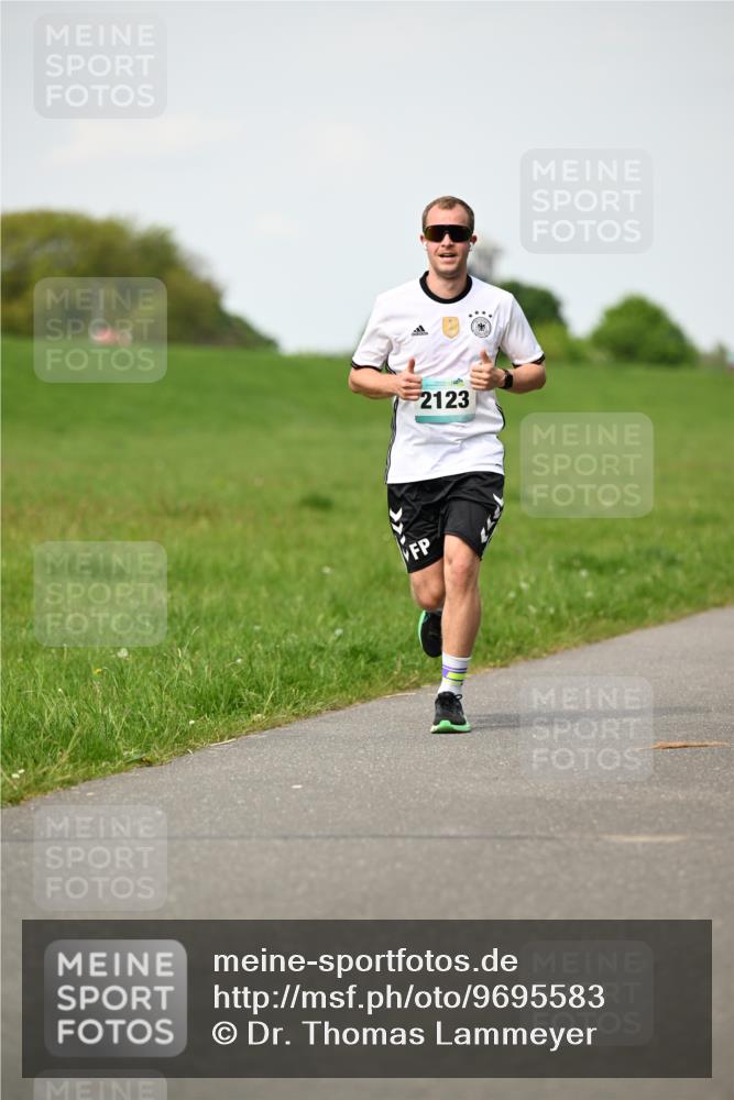 10.05.2026 - 8. Wedeler Halbmarathon Dr. Thomas Lammeyer http://msf.ph/oto/9695583 10.05.2026 11:21:41 Laufen 2123 meine-sportfotos.de