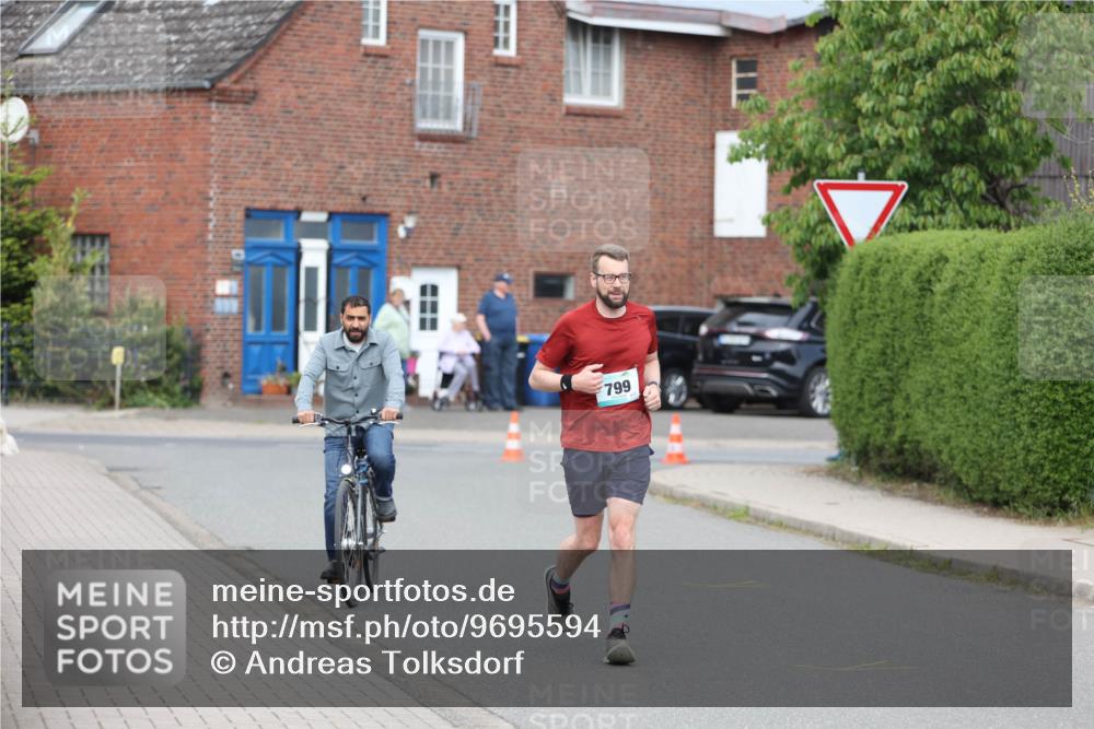 10.05.2026 - 8. Wedeler Halbmarathon Andreas Tolksdorf http://msf.ph/oto/9695594 10.05.2026 10:27:28 Laufen 799 meine-sportfotos.de