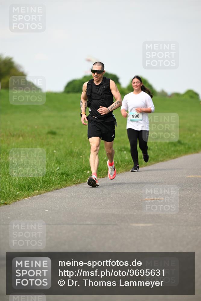 10.05.2026 - 8. Wedeler Halbmarathon Dr. Thomas Lammeyer http://msf.ph/oto/9695631 10.05.2026 11:21:45 Laufen 990 meine-sportfotos.de