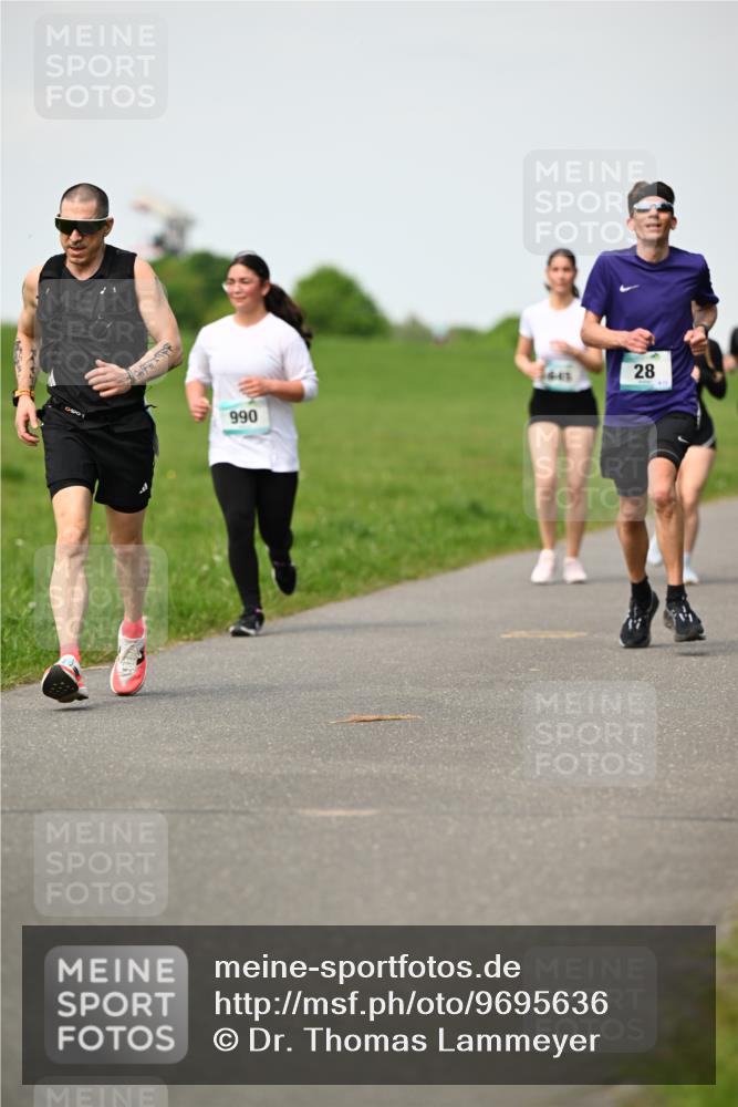 10.05.2026 - 8. Wedeler Halbmarathon Dr. Thomas Lammeyer http://msf.ph/oto/9695636 10.05.2026 11:21:46 Laufen 990, 645 meine-sportfotos.de