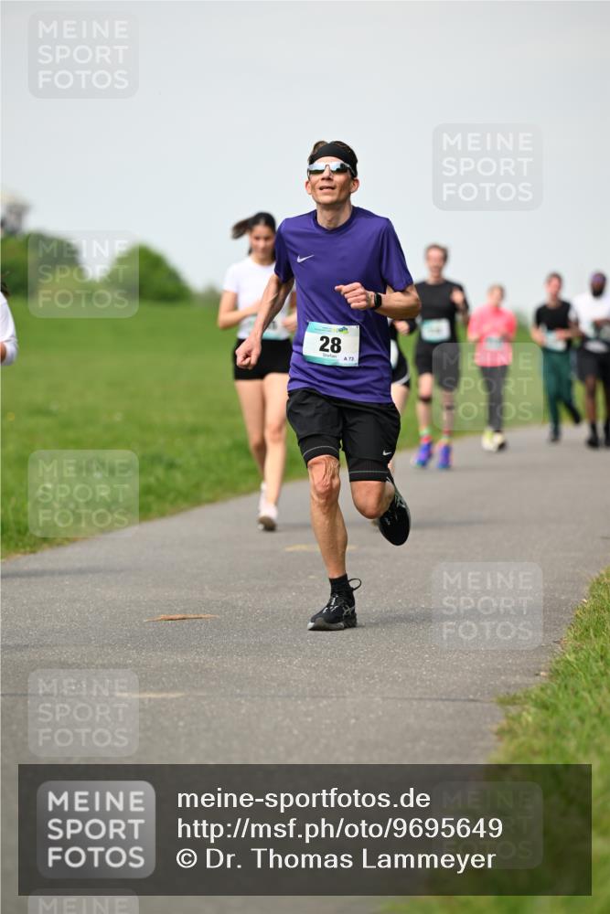 10.05.2026 - 8. Wedeler Halbmarathon Dr. Thomas Lammeyer http://msf.ph/oto/9695649 10.05.2026 11:21:47 Laufen  meine-sportfotos.de