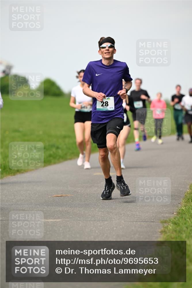 10.05.2026 - 8. Wedeler Halbmarathon Dr. Thomas Lammeyer http://msf.ph/oto/9695653 10.05.2026 11:21:47 Laufen  meine-sportfotos.de