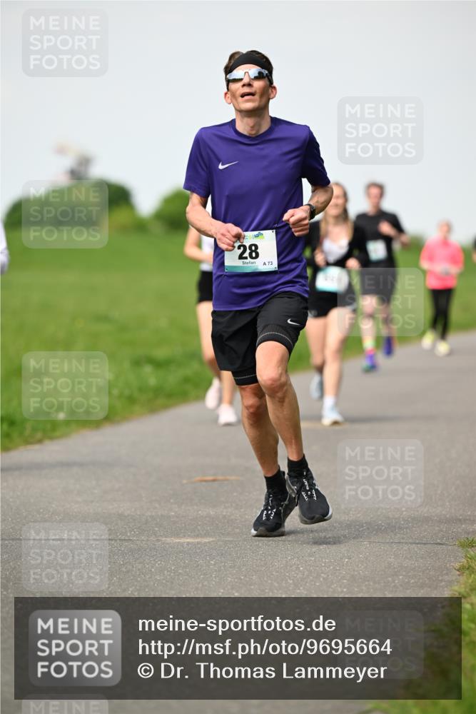 10.05.2026 - 8. Wedeler Halbmarathon Dr. Thomas Lammeyer http://msf.ph/oto/9695664 10.05.2026 11:21:48 Laufen 956 meine-sportfotos.de