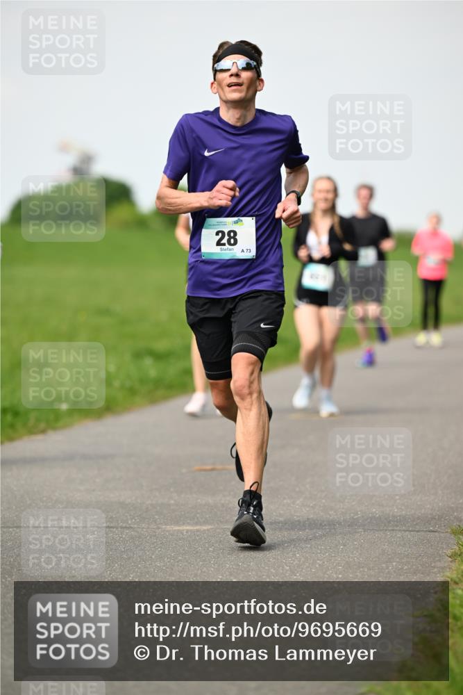 10.05.2026 - 8. Wedeler Halbmarathon Dr. Thomas Lammeyer http://msf.ph/oto/9695669 10.05.2026 11:21:48 Laufen  meine-sportfotos.de