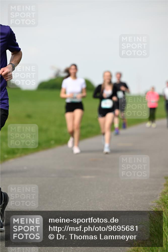 10.05.2026 - 8. Wedeler Halbmarathon Dr. Thomas Lammeyer http://msf.ph/oto/9695681 10.05.2026 11:21:49 Laufen  meine-sportfotos.de