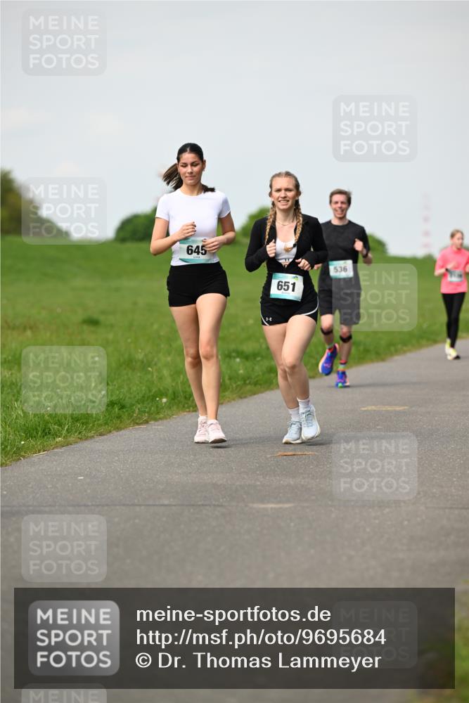 10.05.2026 - 8. Wedeler Halbmarathon Dr. Thomas Lammeyer http://msf.ph/oto/9695684 10.05.2026 11:21:50 Laufen 645, 651, 536 meine-sportfotos.de