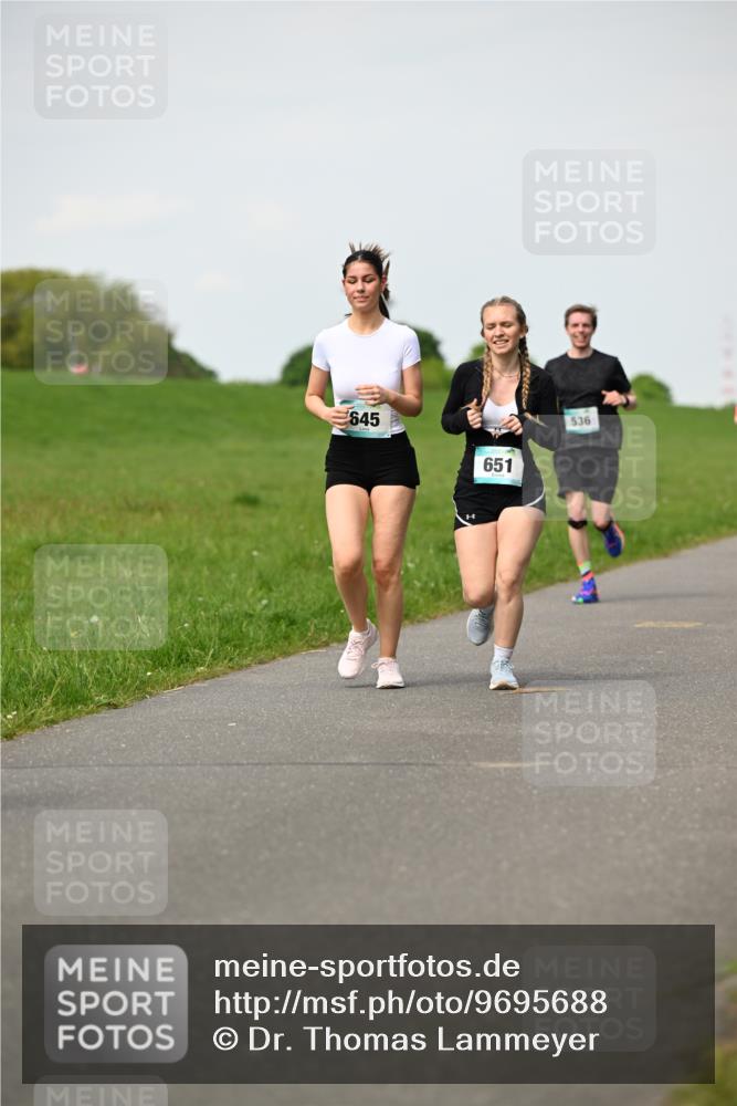 10.05.2026 - 8. Wedeler Halbmarathon Dr. Thomas Lammeyer http://msf.ph/oto/9695688 10.05.2026 11:21:50 Laufen 645, 651, 536 meine-sportfotos.de