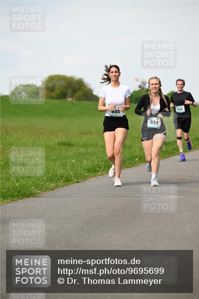 10.05.2026 - 8. Wedeler Halbmarathon Dr. Thomas Lammeyer http://msf.ph/oto/9695699 10.05.2026 11:21:51 Laufen 645, 651, 536 meine-sportfotos.de