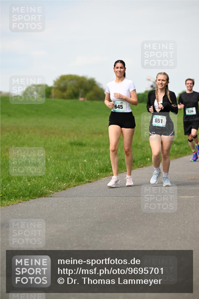 10.05.2026 - 8. Wedeler Halbmarathon Dr. Thomas Lammeyer http://msf.ph/oto/9695701 10.05.2026 11:21:51 Laufen 645, 199, 651, 536 meine-sportfotos.de