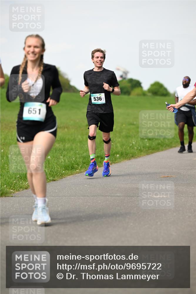 10.05.2026 - 8. Wedeler Halbmarathon Dr. Thomas Lammeyer http://msf.ph/oto/9695722 10.05.2026 11:21:53 Laufen 651, 536 meine-sportfotos.de