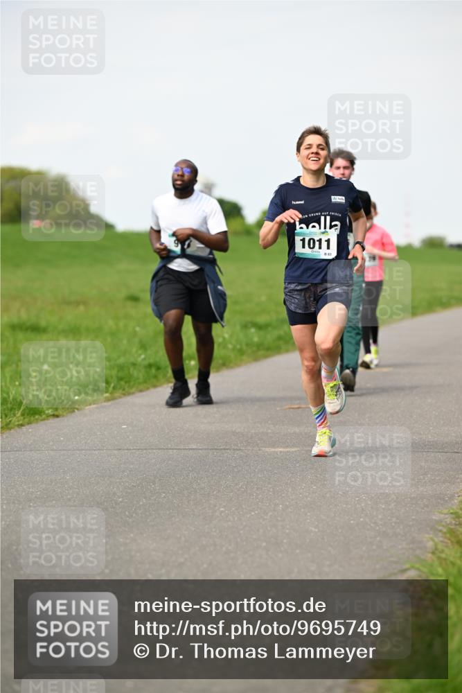 10.05.2026 - 8. Wedeler Halbmarathon Dr. Thomas Lammeyer http://msf.ph/oto/9695749 10.05.2026 11:21:56 Laufen 1011, 883 meine-sportfotos.de