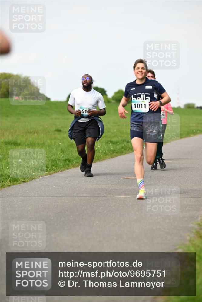 10.05.2026 - 8. Wedeler Halbmarathon Dr. Thomas Lammeyer http://msf.ph/oto/9695751 10.05.2026 11:21:56 Laufen 910, 1011 meine-sportfotos.de