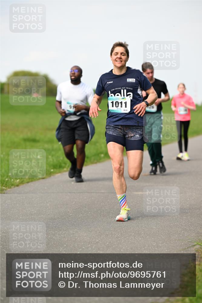 10.05.2026 - 8. Wedeler Halbmarathon Dr. Thomas Lammeyer http://msf.ph/oto/9695761 10.05.2026 11:21:56 Laufen 1011 meine-sportfotos.de