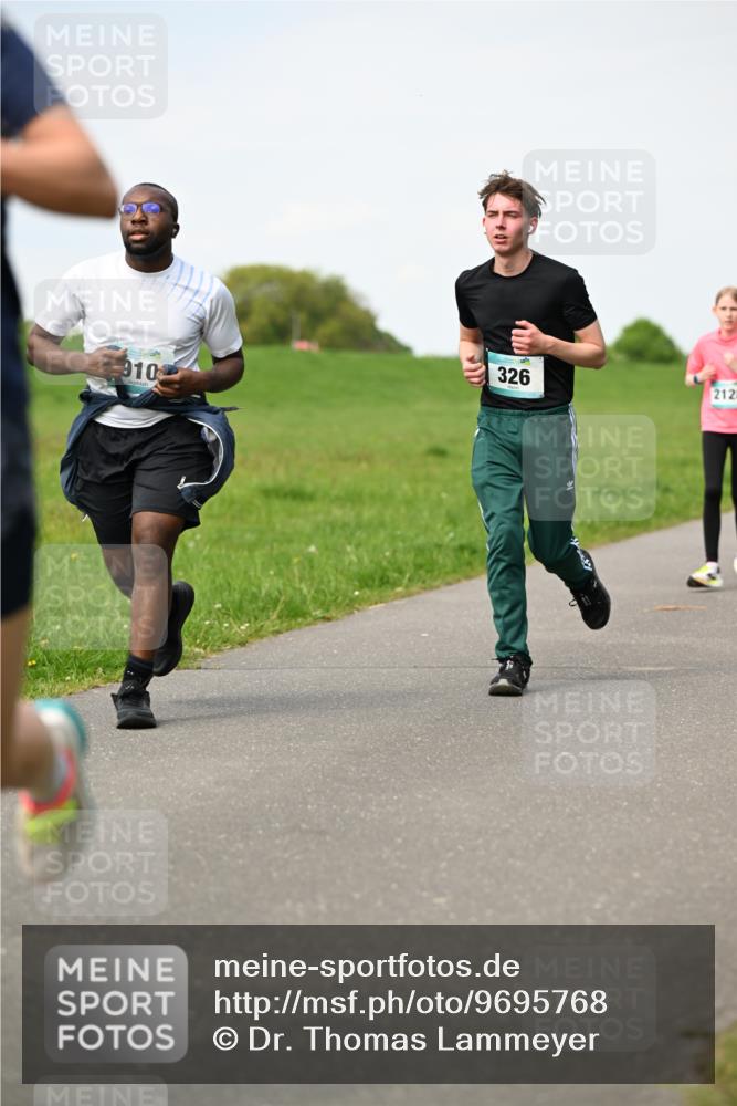 10.05.2026 - 8. Wedeler Halbmarathon Dr. Thomas Lammeyer http://msf.ph/oto/9695768 10.05.2026 11:21:58 Laufen 910, 326, 212 meine-sportfotos.de