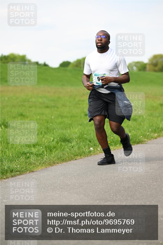 10.05.2026 - 8. Wedeler Halbmarathon Dr. Thomas Lammeyer http://msf.ph/oto/9695769 10.05.2026 11:21:58 Laufen  meine-sportfotos.de