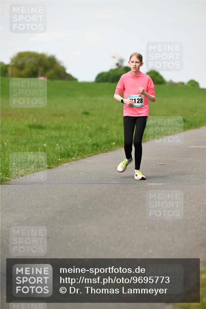 10.05.2026 - 8. Wedeler Halbmarathon Dr. Thomas Lammeyer http://msf.ph/oto/9695773 10.05.2026 11:22:00 Laufen 128 meine-sportfotos.de