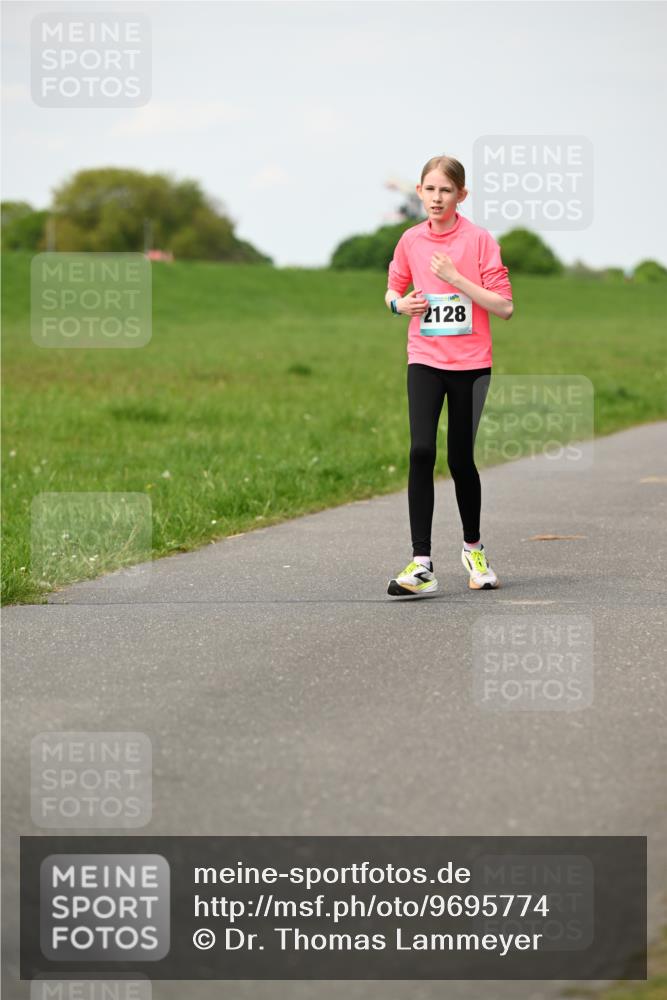 10.05.2026 - 8. Wedeler Halbmarathon Dr. Thomas Lammeyer http://msf.ph/oto/9695774 10.05.2026 11:22:00 Laufen 2128 meine-sportfotos.de