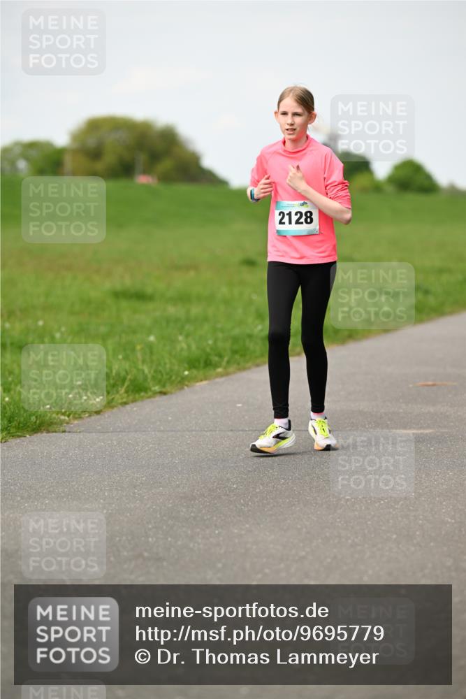 10.05.2026 - 8. Wedeler Halbmarathon Dr. Thomas Lammeyer http://msf.ph/oto/9695779 10.05.2026 11:22:00 Laufen 2128 meine-sportfotos.de