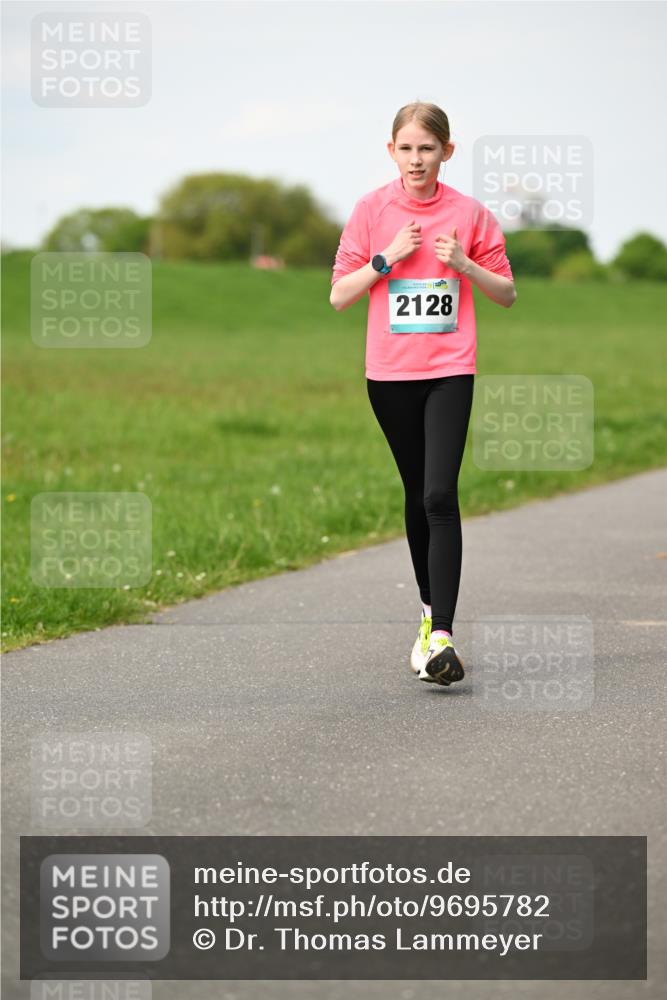 10.05.2026 - 8. Wedeler Halbmarathon Dr. Thomas Lammeyer http://msf.ph/oto/9695782 10.05.2026 11:22:01 Laufen 2128 meine-sportfotos.de