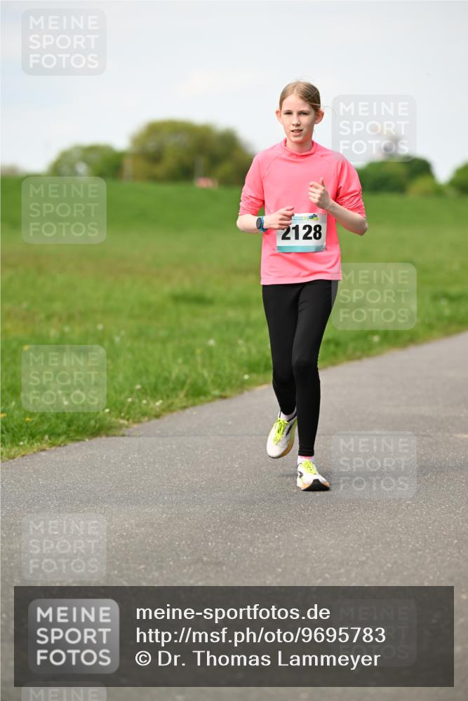 10.05.2026 - 8. Wedeler Halbmarathon Dr. Thomas Lammeyer http://msf.ph/oto/9695783 10.05.2026 11:22:01 Laufen 2128 meine-sportfotos.de